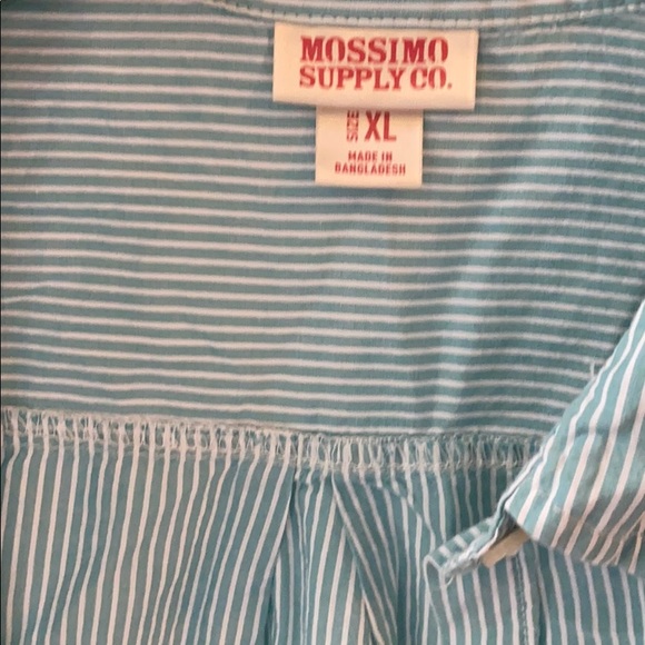 ☘️2 for $15☘️ Mossimo Button Down - Picture 2 of 2
